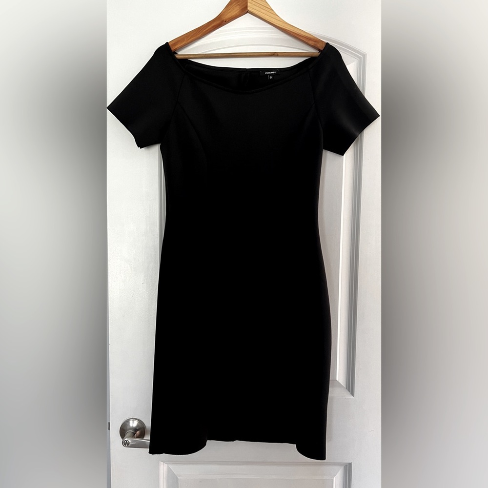 Essential black dress! Made in Brazil, super quality stretchy fabric, perfect!